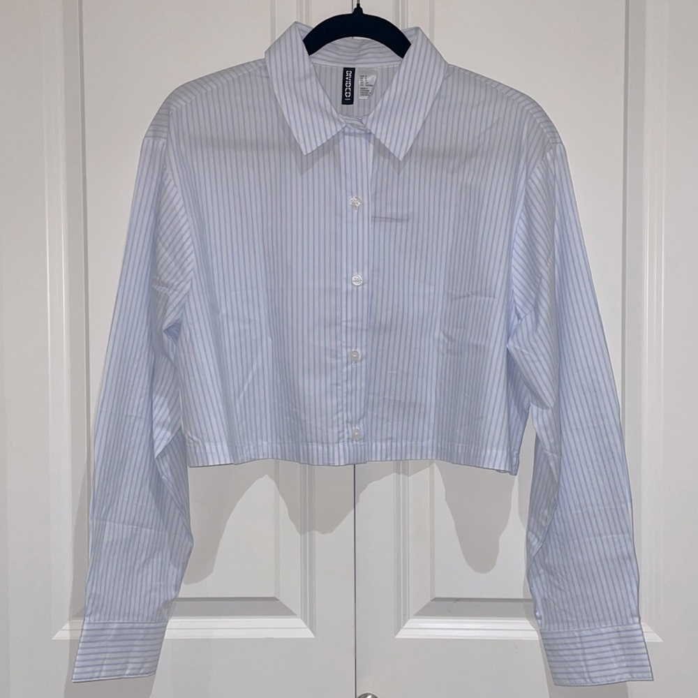NWOT- H&M Cropped Button Down